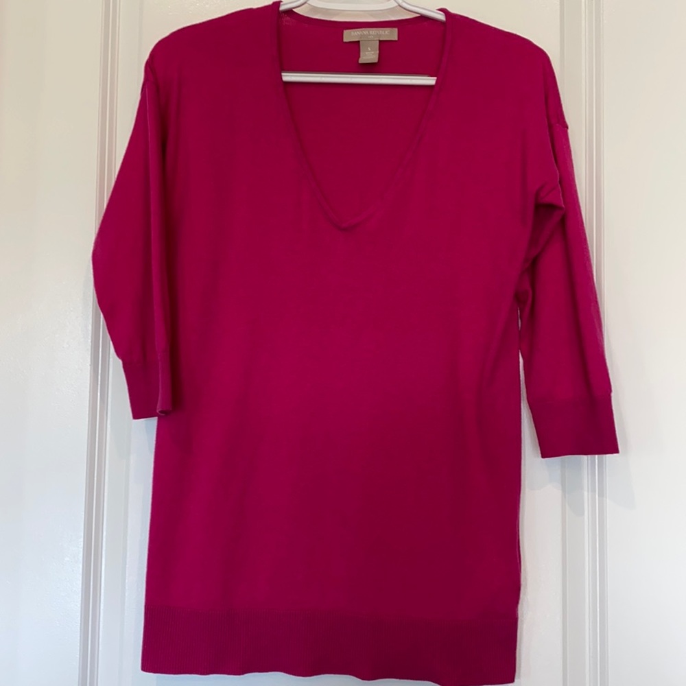 🌺Sale $6 Sz Sm Hot Pink V Neck sweater